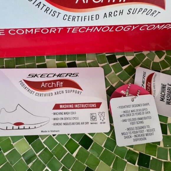 SKECHERS ARCH FIT REFINE DON'T GO - Picture 11 of 13